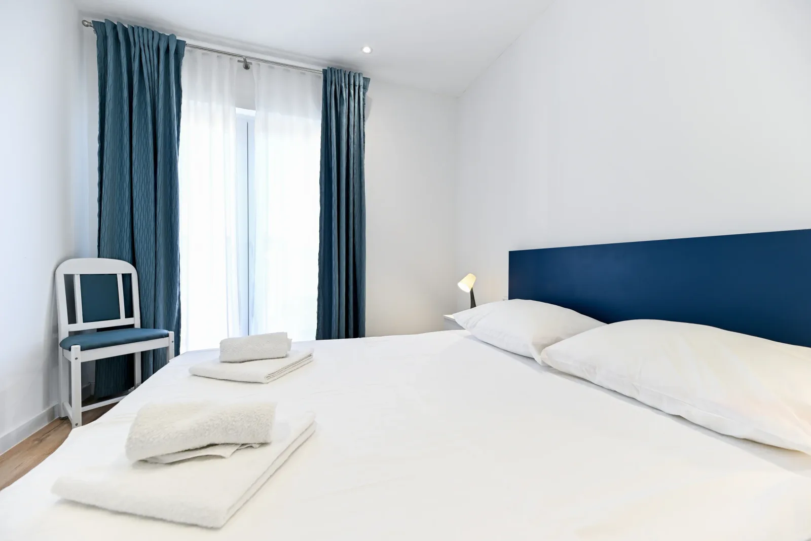 Apartman Comfort – bedroom with double bed