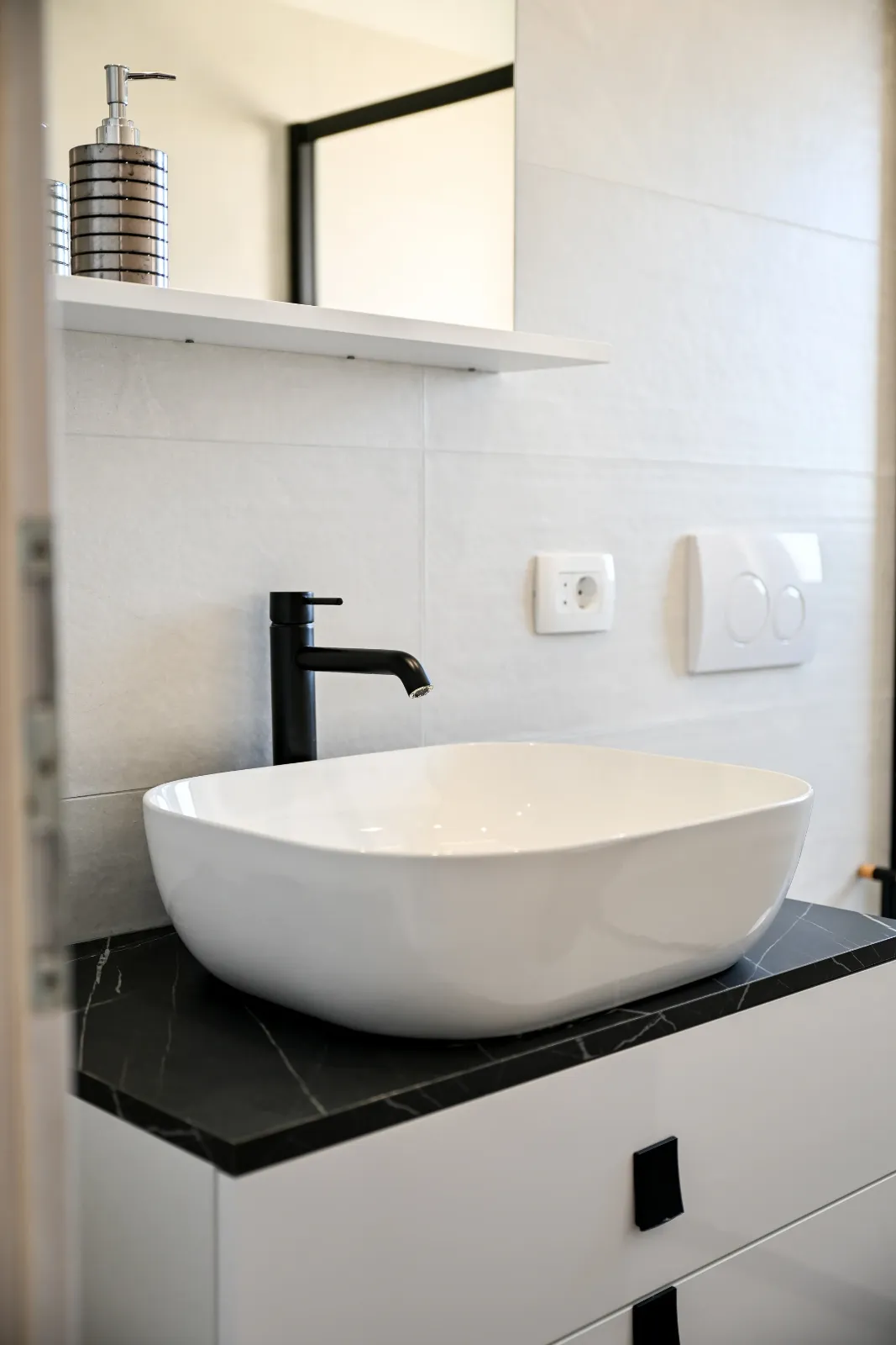 Apartman Comfort – bathroom washbasin