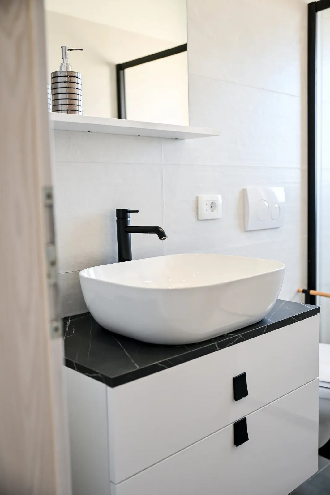 Apartman Comfort – bathroom washbasin