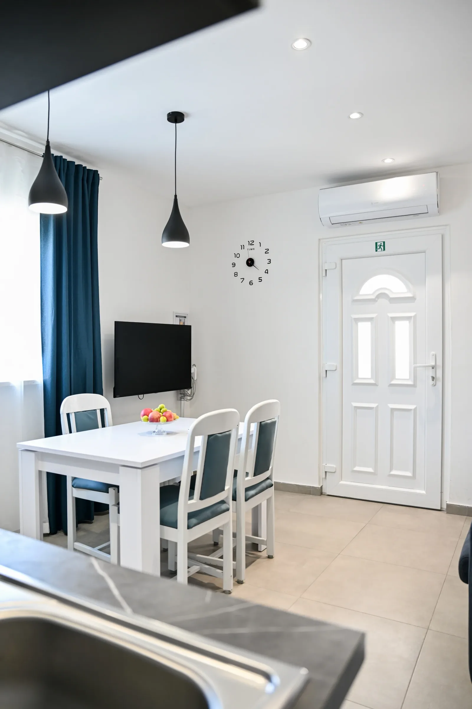 Apartman Harmony – dining table